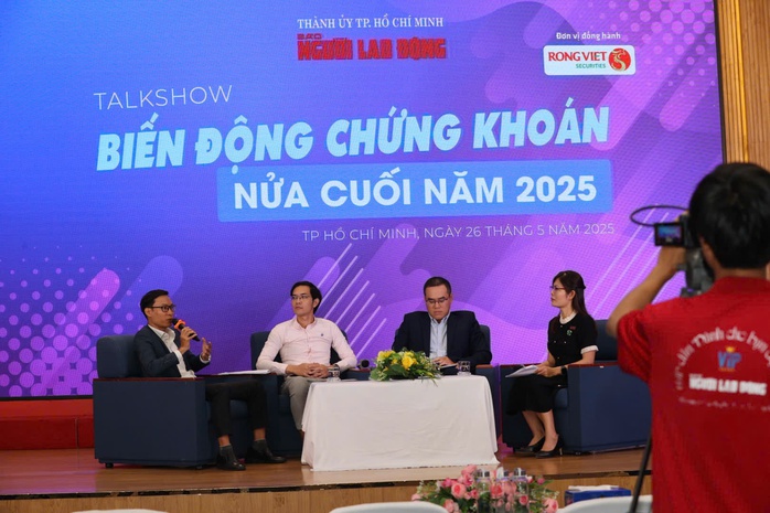 talkshow-17482524687761237579317 Điều gì khiến cổ phiếu thủy sản, dệt may... đồng loạt tăng trần? - Ảnh 2.